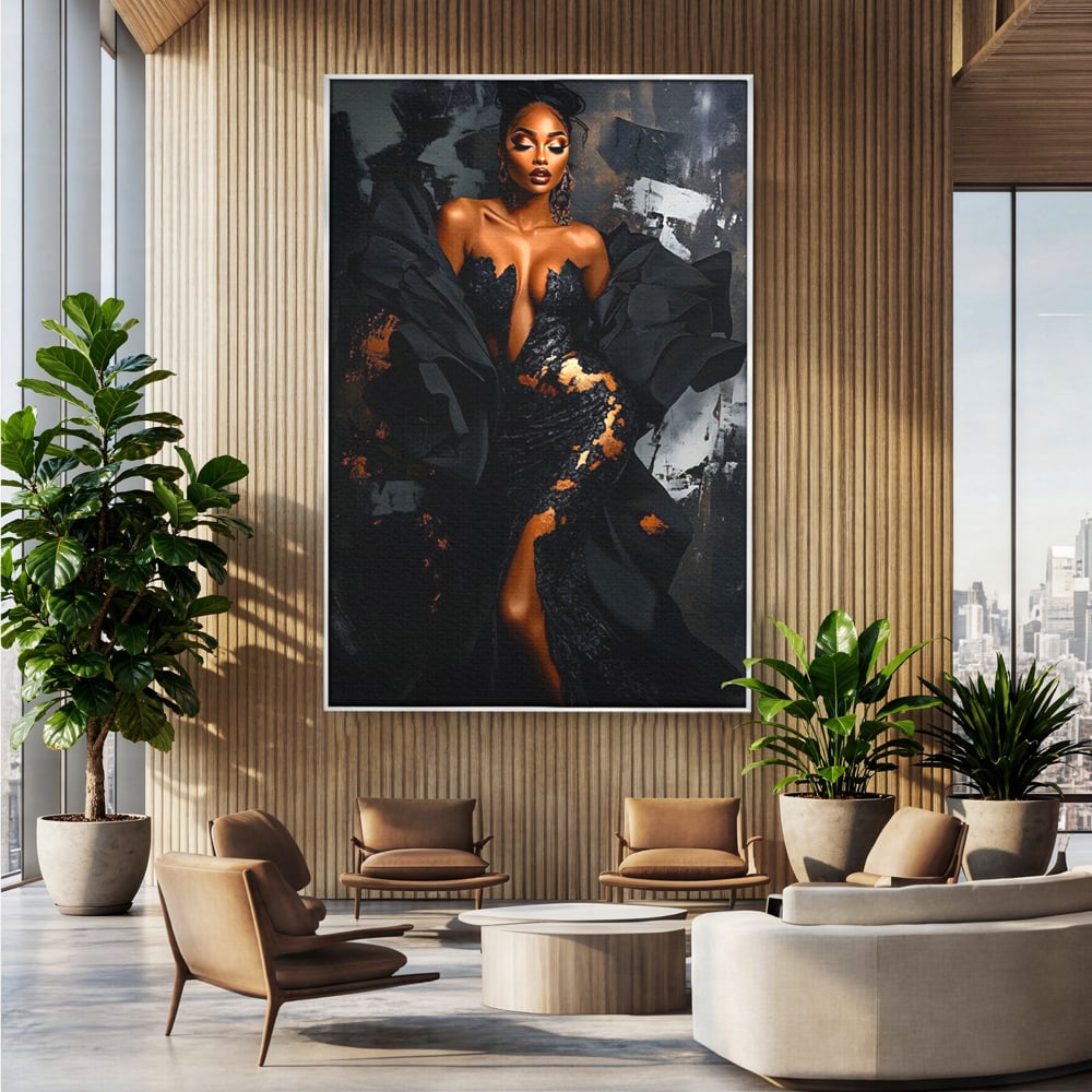 Tablou canvas cu tablou canvas cu portret de femeie, in rama de aluminiu argintiu, pe perete intr-un birou